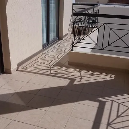 Апартаменты 101 Mandritis Court *