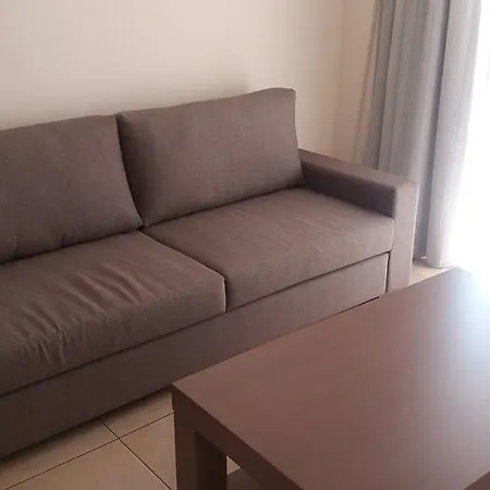 Апартаменты 101 Mandritis Court *