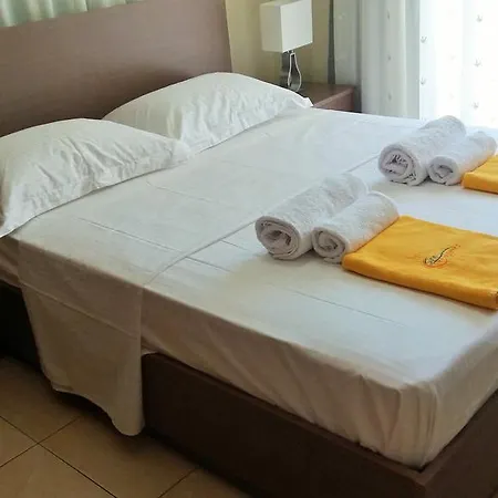 101 Mandritis Court Апартаменты *